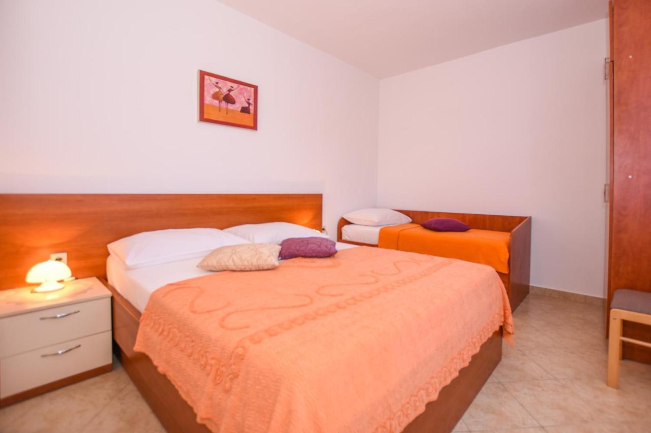 Apartmani Marija Ljubica Паг Экстерьер фото