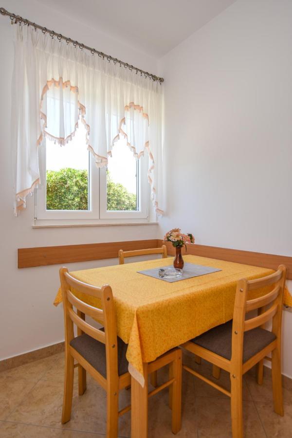 Apartmani Marija Ljubica Паг Экстерьер фото