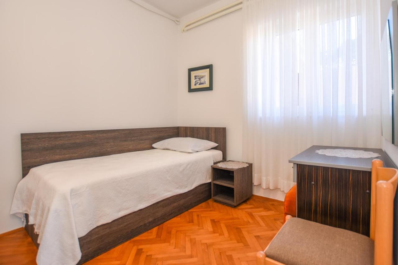 Apartmani Marija Ljubica Паг Экстерьер фото
