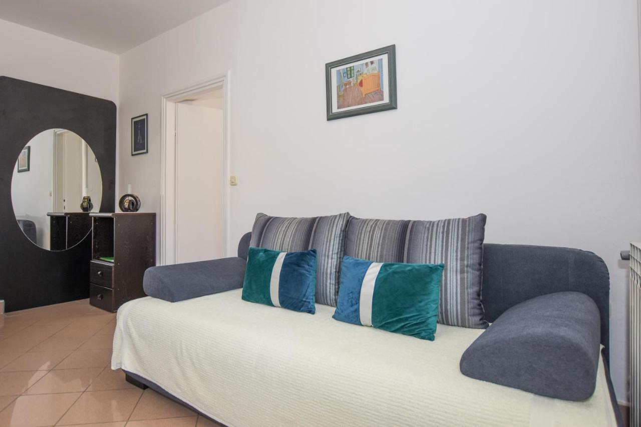 Apartmani Marija Ljubica Паг Экстерьер фото