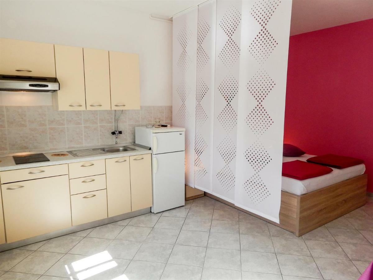 Apartmani Marija Ljubica Паг Экстерьер фото